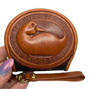 Vintage Dooney & Bourke Black Tan Duck Embossed Leather Circle Coin Wallet Purse